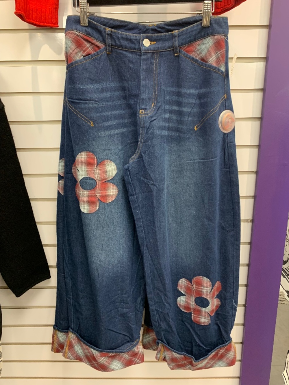 Oddi Barrel pant with detail flowers and cuff